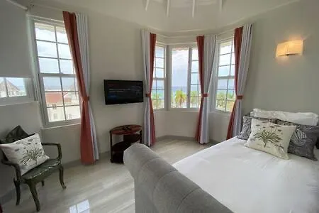 Ultra Modern 2Br Penthouse, Sleeps 5, Beach Front, Pool, Roof Patio, Montego Bay Apartment Jamaica