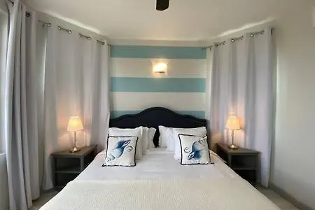 Ultra Modern 2Br Penthouse, Sleeps 5, Beach Front, Pool, Roof Patio, Montego Bay Apartment